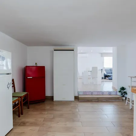 Skyview Terrace: Your Urban Escape Apartment *