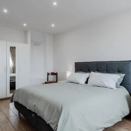 Skyview Terrace: Your Urban Escape *