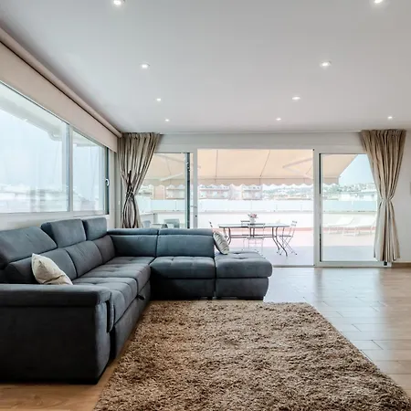 Skyview Terrace: Your Urban Escape Lägenhet Catania